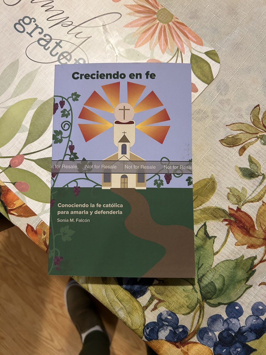 Printed Spanish edition of Creciendo en fe